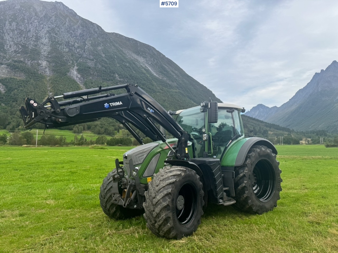 Traktor 2017 Fendt 724 Vario w/ GPS, Front PTO, Loader and hydraulics.: gambar 12 Traktor 2017 Fendt 724 Vario w/ GPS, Front PTO, Loader and hydraulics.: gambar 12