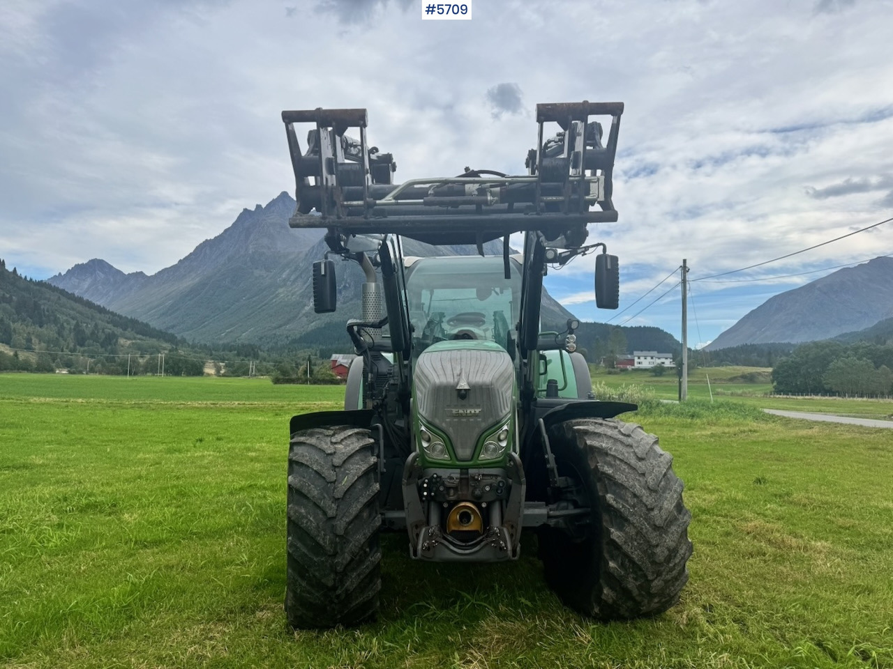 Traktor 2017 Fendt 724 Vario w/ GPS, Front PTO, Loader and hydraulics.: gambar 10 Traktor 2017 Fendt 724 Vario w/ GPS, Front PTO, Loader and hydraulics.: gambar 10