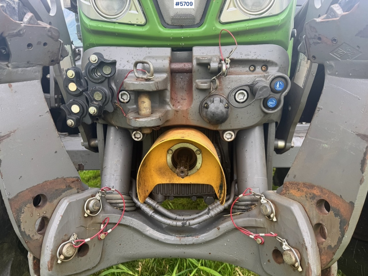 Traktor 2017 Fendt 724 Vario w/ GPS, Front PTO, Loader and hydraulics.: gambar 14 Traktor 2017 Fendt 724 Vario w/ GPS, Front PTO, Loader and hydraulics.: gambar 14