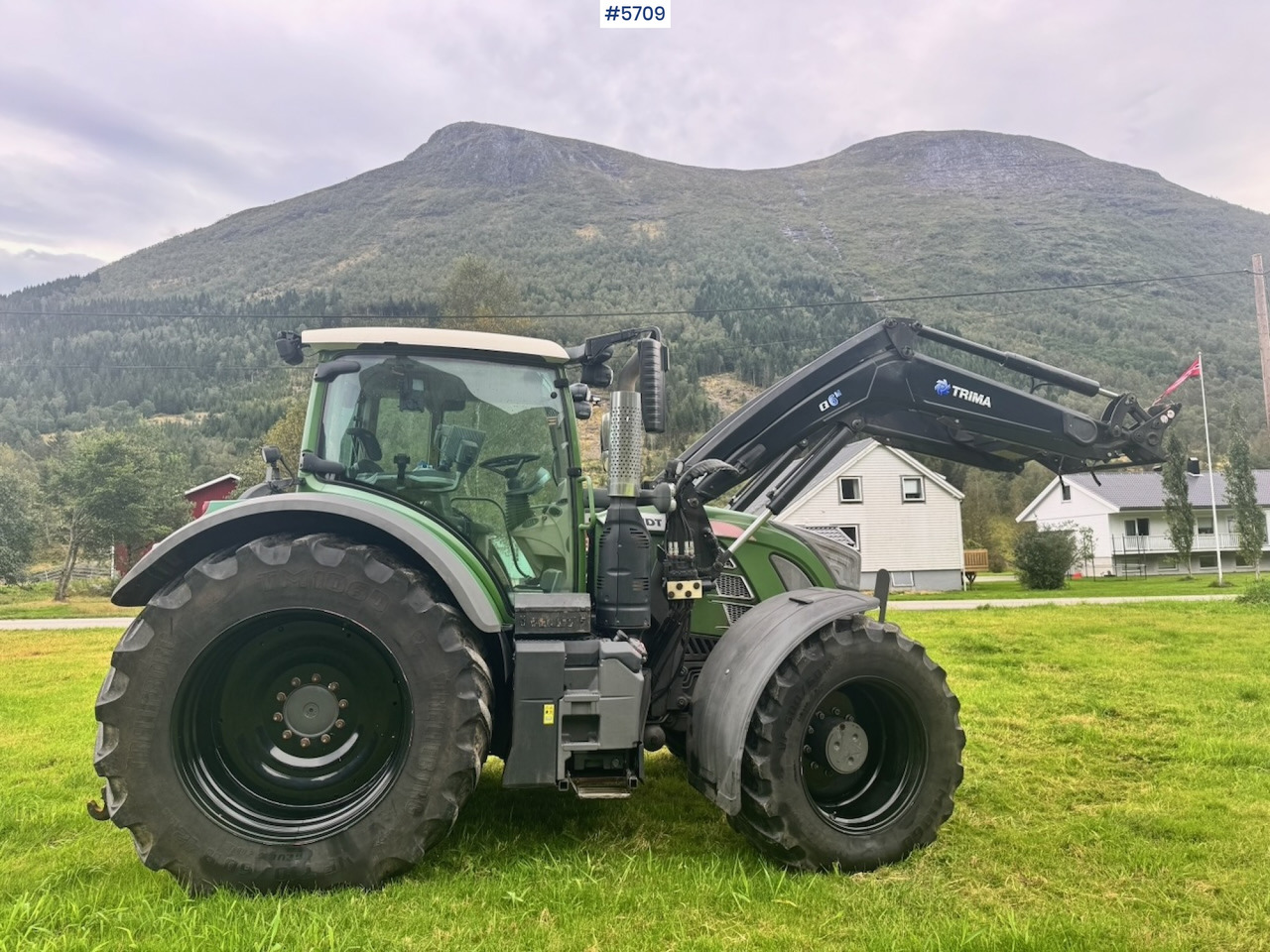 Traktor 2017 Fendt 724 Vario w/ GPS, Front PTO, Loader and hydraulics.: gambar 8 Traktor 2017 Fendt 724 Vario w/ GPS, Front PTO, Loader and hydraulics.: gambar 8