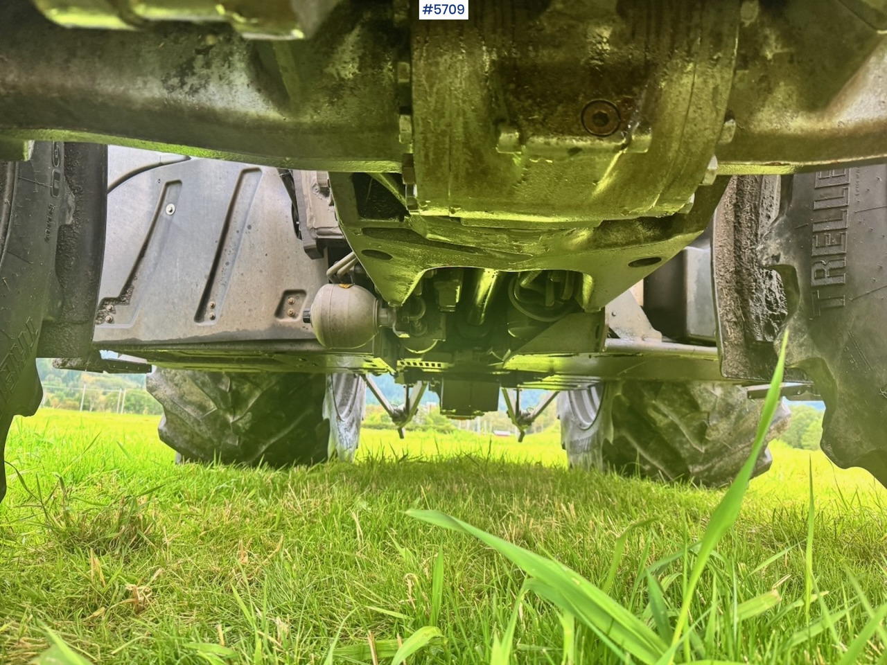 Traktor 2017 Fendt 724 Vario w/ GPS, Front PTO, Loader and hydraulics.: gambar 15 Traktor 2017 Fendt 724 Vario w/ GPS, Front PTO, Loader and hydraulics.: gambar 15