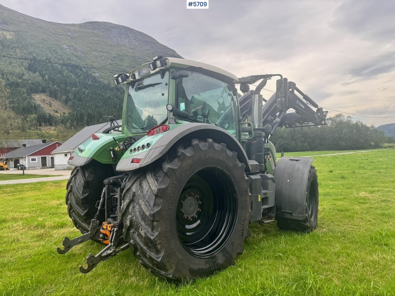 Traktor 2017 Fendt 724 Vario w/ GPS, Front PTO, Loader and hydraulics.: gambar 7 Traktor 2017 Fendt 724 Vario w/ GPS, Front PTO, Loader and hydraulics.: gambar 7