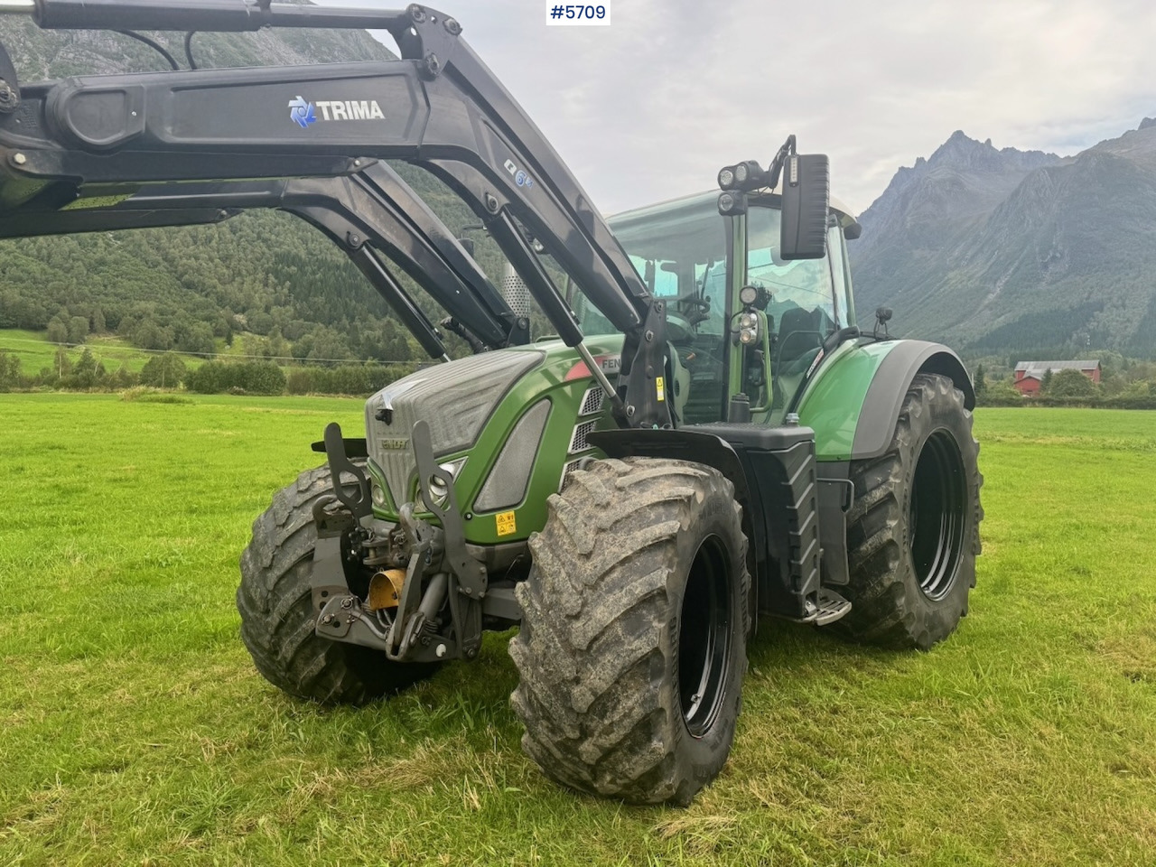Traktor 2017 Fendt 724 Vario w/ GPS, Front PTO, Loader and hydraulics.: gambar 11 Traktor 2017 Fendt 724 Vario w/ GPS, Front PTO, Loader and hydraulics.: gambar 11