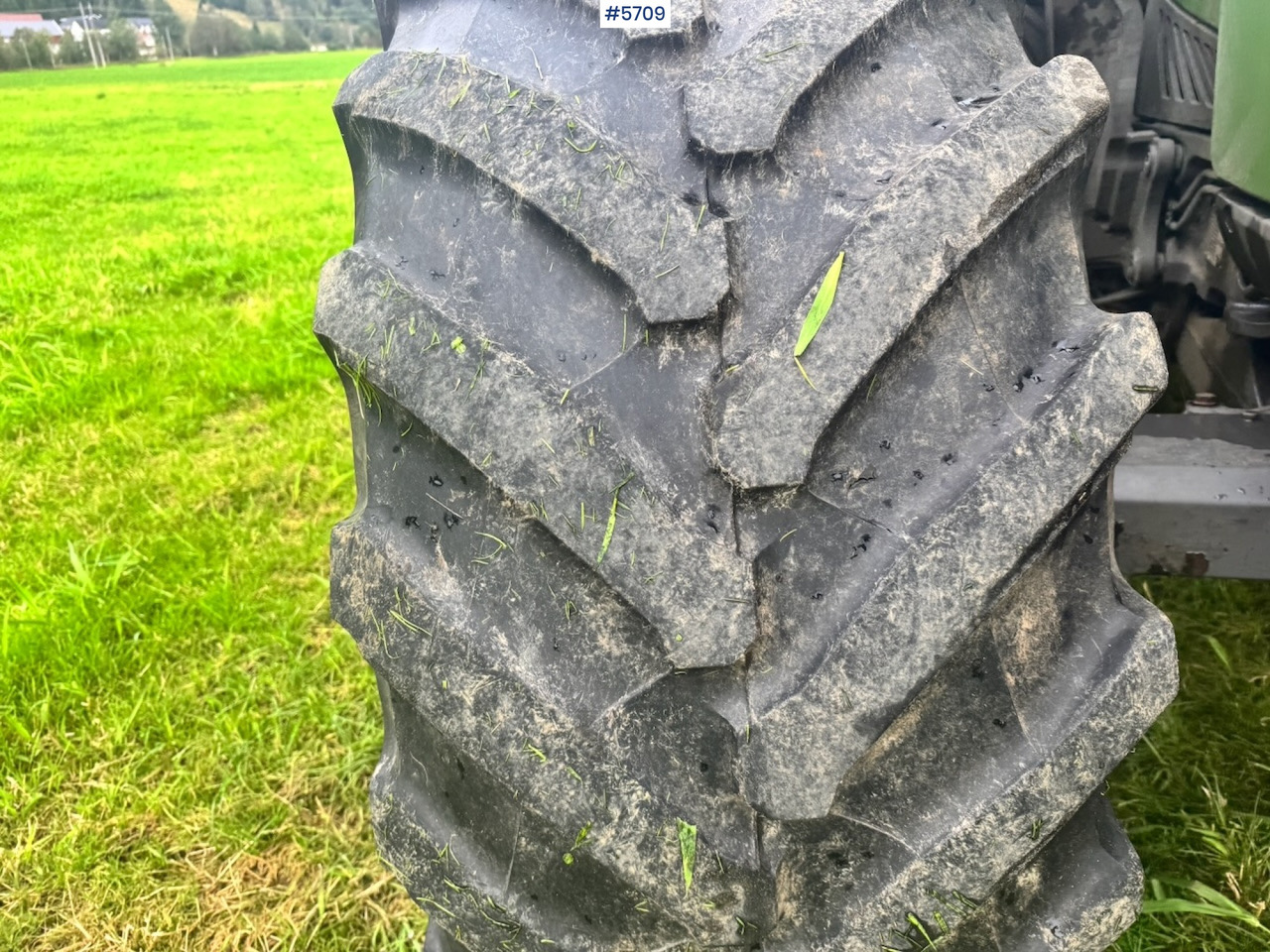 Traktor 2017 Fendt 724 Vario w/ GPS, Front PTO, Loader and hydraulics.: gambar 16 Traktor 2017 Fendt 724 Vario w/ GPS, Front PTO, Loader and hydraulics.: gambar 16