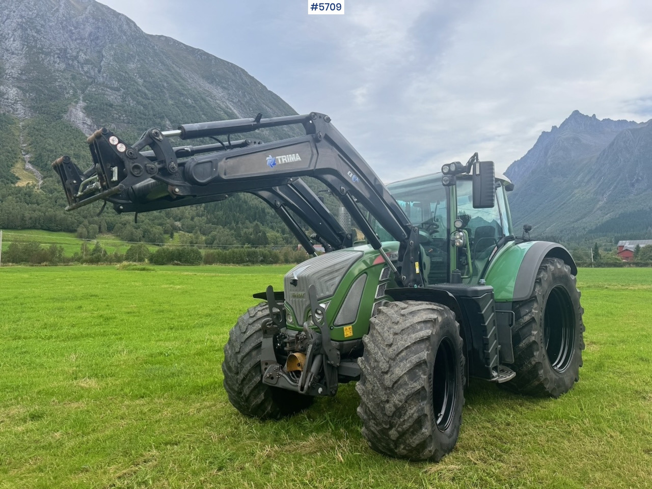 2017 Fendt 724 Vario w/ GPS, Front PTO, Loader and hydraulics. - Traktor: gambar 2 2017 Fendt 724 Vario w/ GPS, Front PTO, Loader and hydraulics. - Traktor: gambar 2