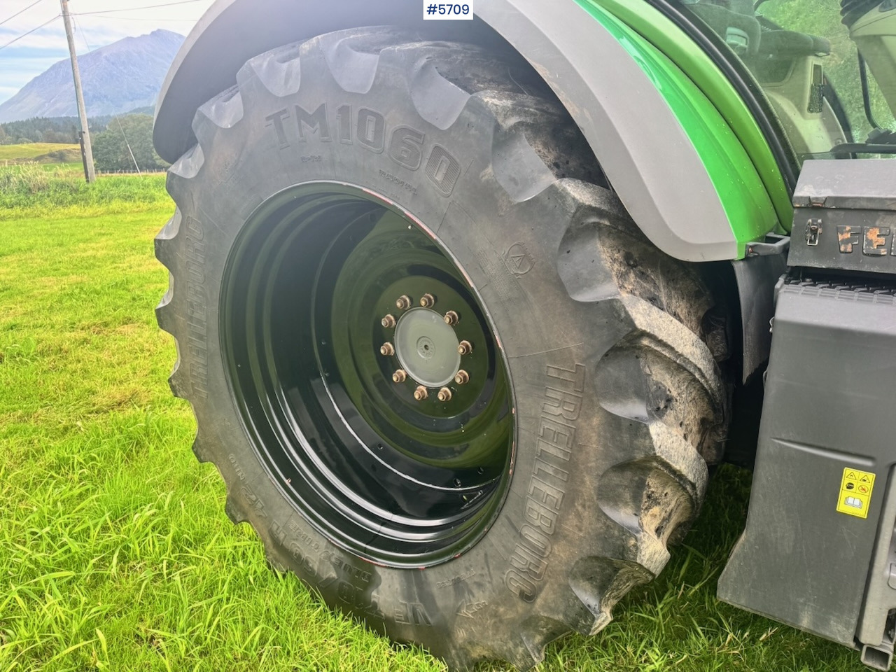 Traktor 2017 Fendt 724 Vario w/ GPS, Front PTO, Loader and hydraulics.: gambar 18 Traktor 2017 Fendt 724 Vario w/ GPS, Front PTO, Loader and hydraulics.: gambar 18
