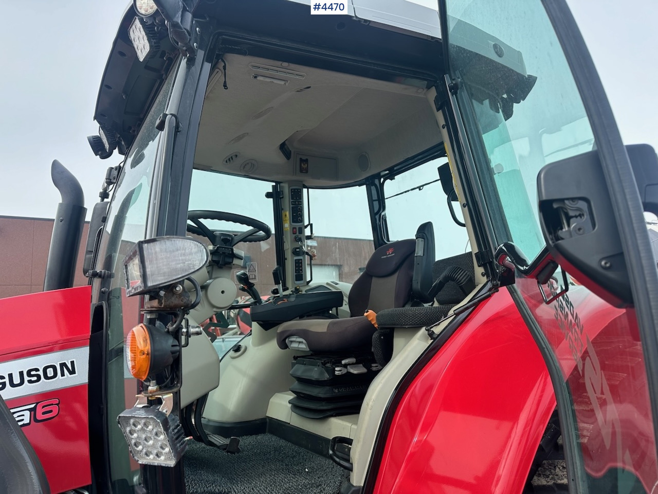 Traktor 2018 Massey Ferguson MF5713 S w/ 2020 Dalen snow blower: gambar 12 Traktor 2018 Massey Ferguson MF5713 S w/ 2020 Dalen snow blower: gambar 12