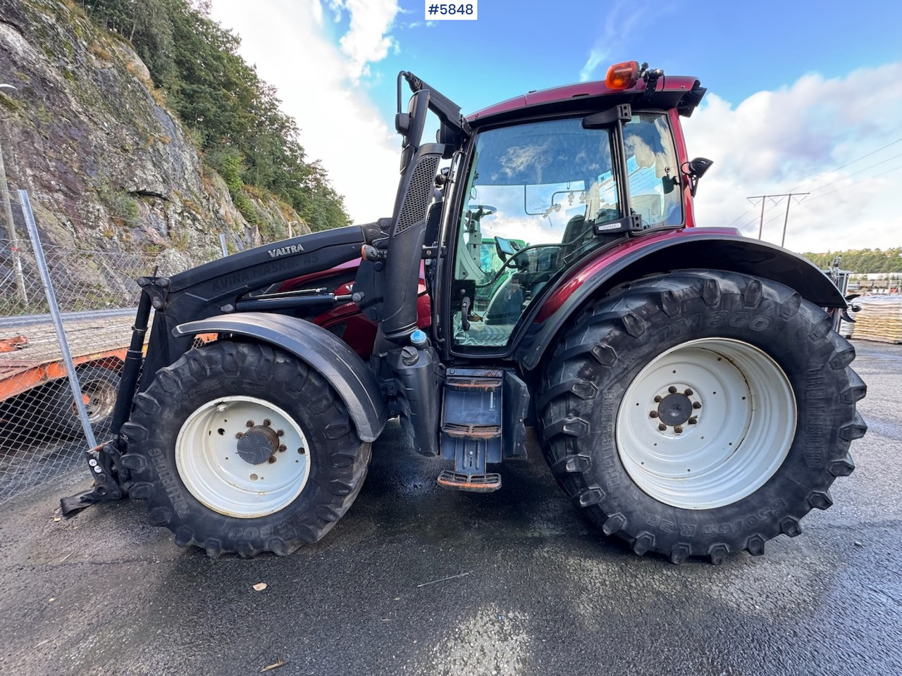 2018 Valtra N174 w/ front loader and plow plate. - Traktor: gambar 1 2018 Valtra N174 w/ front loader and plow plate. - Traktor: gambar 1