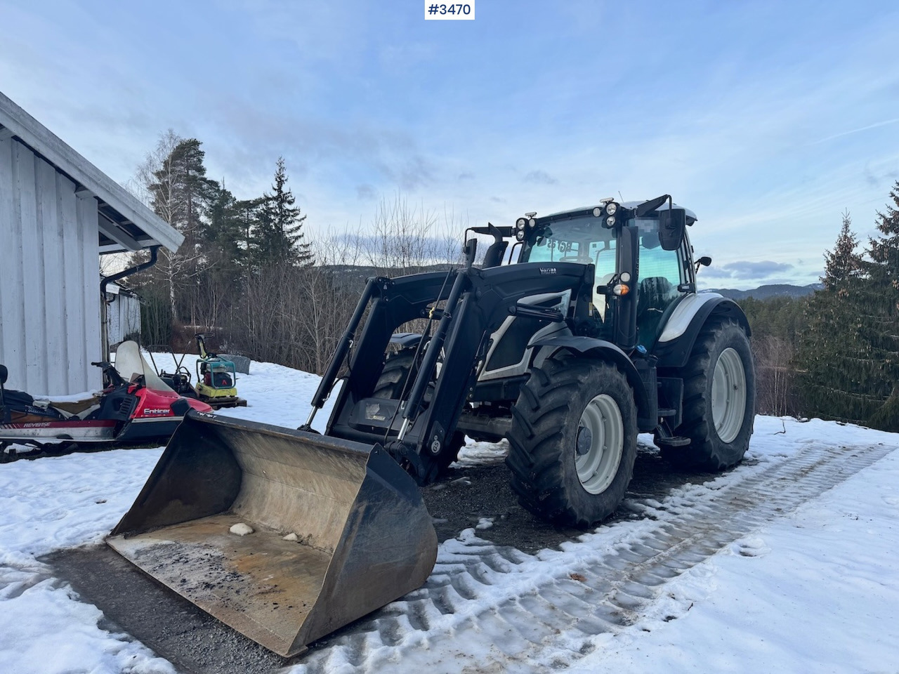 Traktor 2019 Valtra N134 w/ Front loader and bucket. 900 hours!: gambar 1