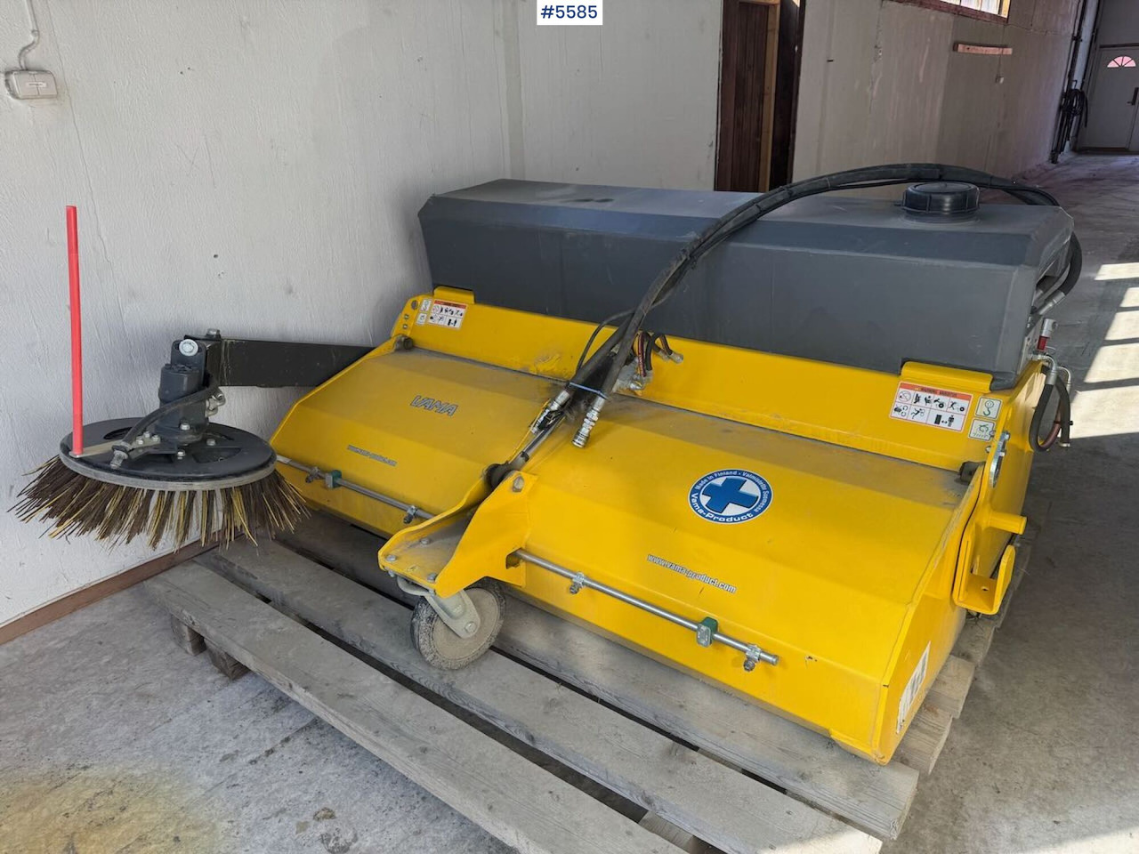 2019 Vama EHK A 2000 sweeper with collector - Sapu: gambar 1 2019 Vama EHK A 2000 sweeper with collector - Sapu: gambar 1