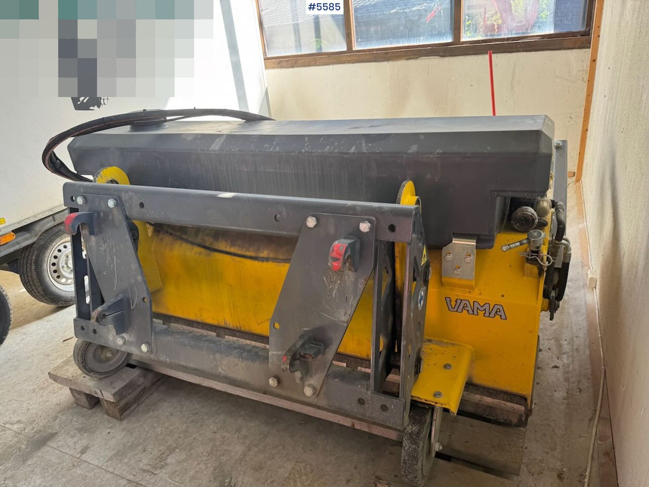 2019 Vama EHK A 2000 sweeper with collector - Sapu: gambar 4 2019 Vama EHK A 2000 sweeper with collector - Sapu: gambar 4