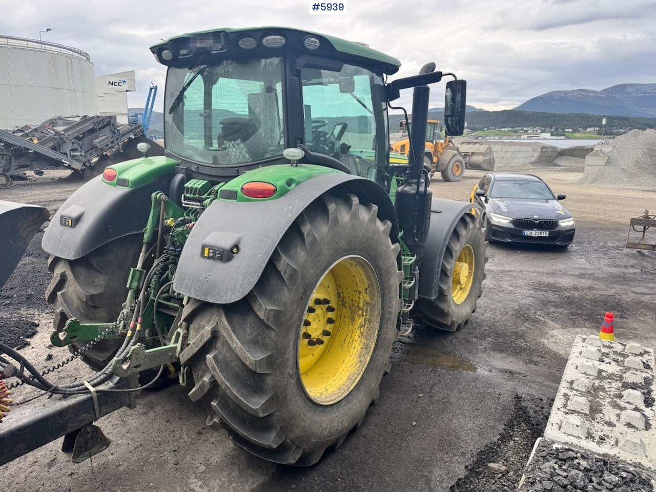 2020 John Deere 6215R w/ Front PTO and hydraulics. 2 sets of tires. - Traktor: gambar 5 2020 John Deere 6215R w/ Front PTO and hydraulics. 2 sets of tires. - Traktor: gambar 5