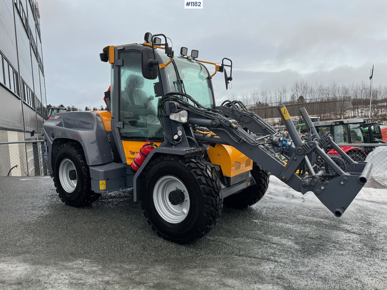 2023 LM Trac 587, DEMO, LIKE NEW! - Pemuat ringkas: gambar 1 2023 LM Trac 587, DEMO, LIKE NEW! - Pemuat ringkas: gambar 1