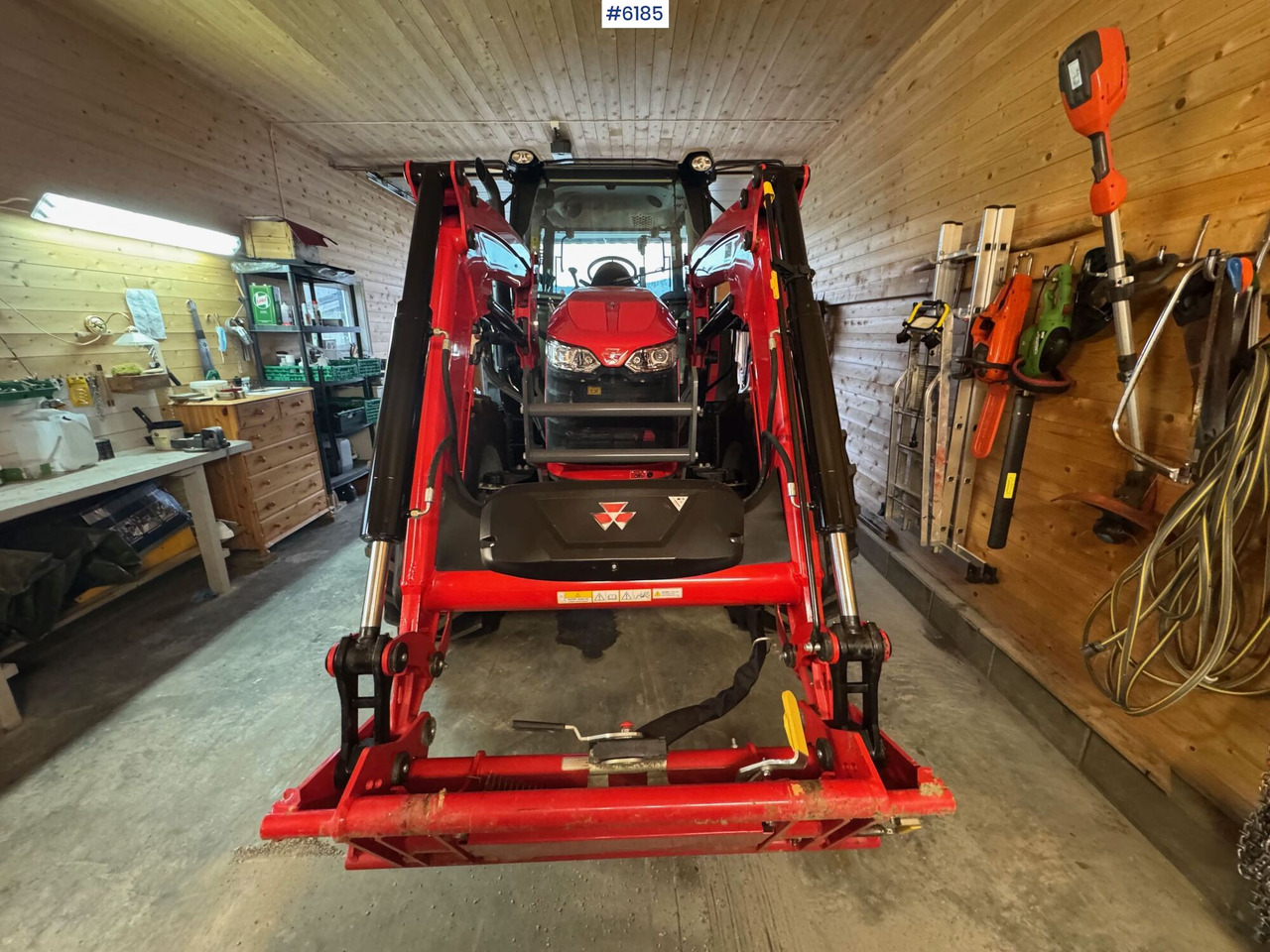 2023 Massey Ferguson 5711M Dyna w/ loader with 3rd function. Only 115 hours! - Traktor: gambar 3 2023 Massey Ferguson 5711M Dyna w/ loader with 3rd function. Only 115 hours! - Traktor: gambar 3