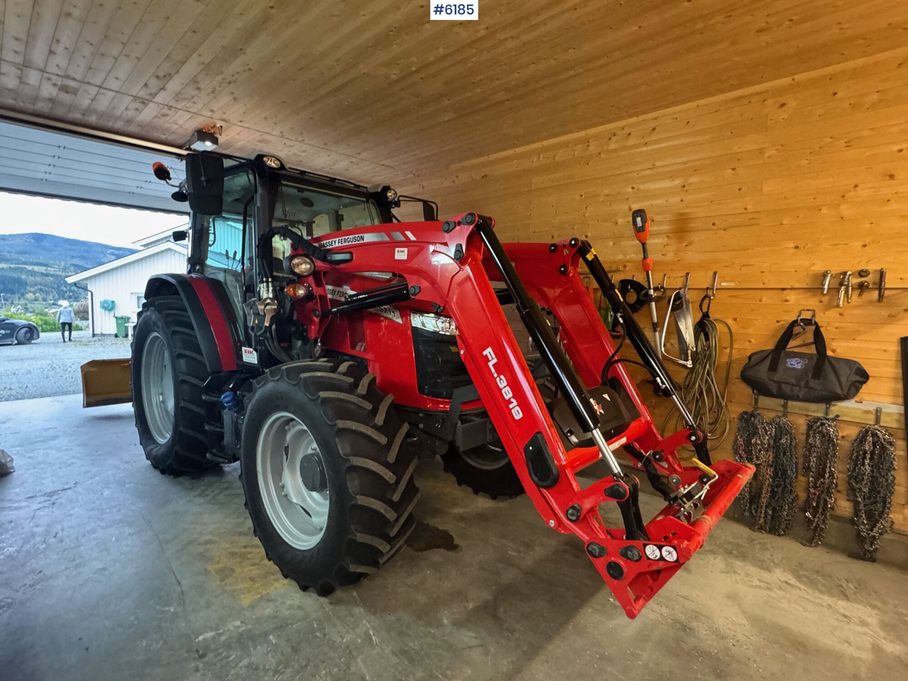 2023 Massey Ferguson 5711M Dyna w/ loader with 3rd function. Only 115 hours! - Traktor: gambar 1 2023 Massey Ferguson 5711M Dyna w/ loader with 3rd function. Only 115 hours! - Traktor: gambar 1