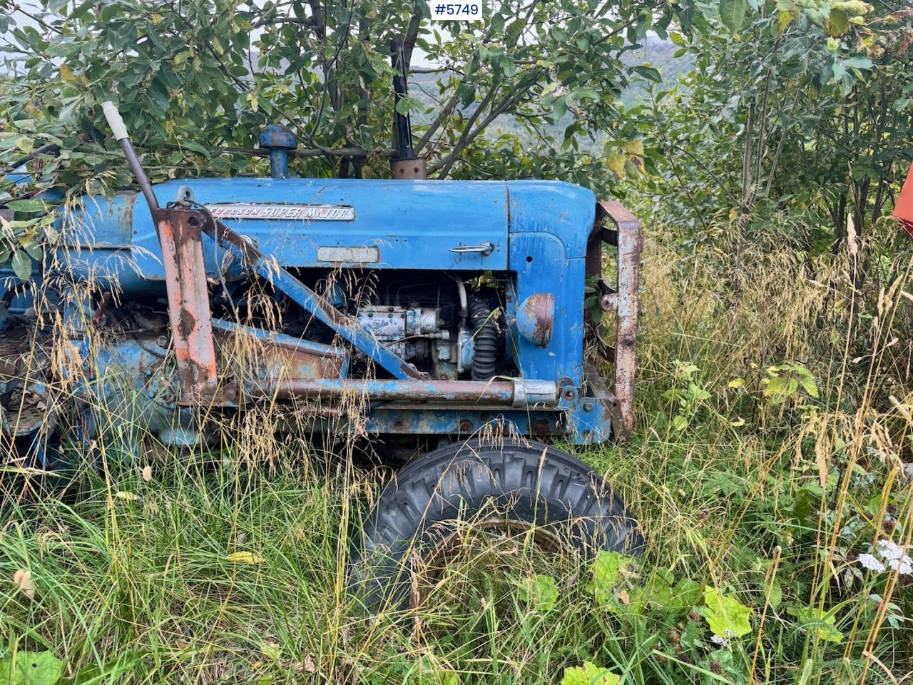 Ca. 1961 Fordson Super Major 4×2 Tractor w/ Bucket - Traktor: gambar 3 Ca. 1961 Fordson Super Major 4×2 Tractor w/ Bucket - Traktor: gambar 3