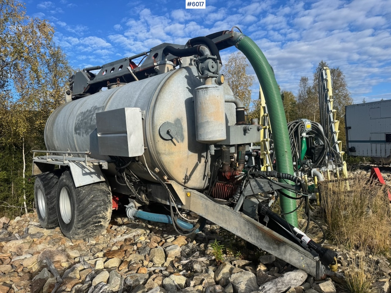 Caveco vacuum wagon with loading robot - Trailer tangki: gambar 2 Caveco vacuum wagon with loading robot - Trailer tangki: gambar 2