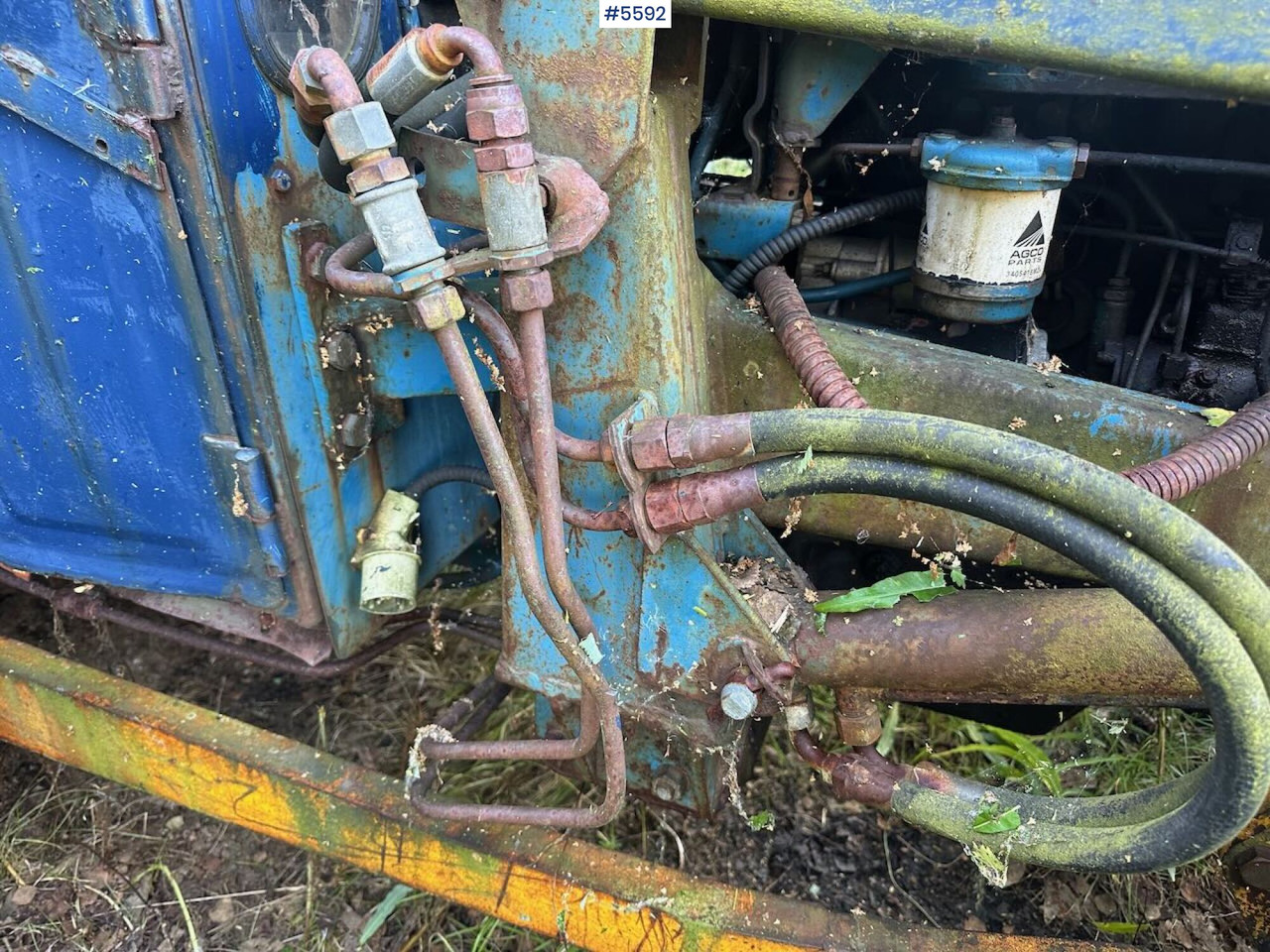 Circa 1974 Ford 4000 tractor w/ front loader and excavator. REP.OBJECT - Traktor: gambar 3 Circa 1974 Ford 4000 tractor w/ front loader and excavator. REP.OBJECT - Traktor: gambar 3