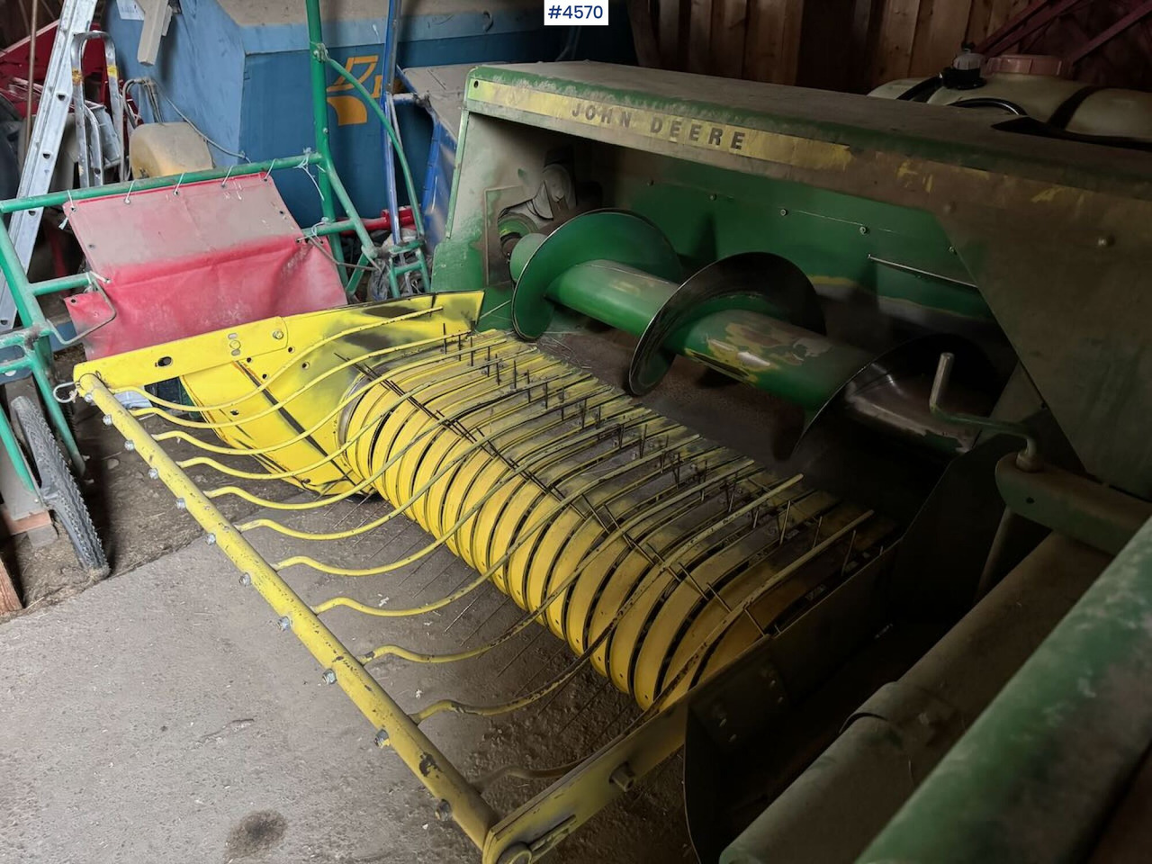 John Deere 332A Square baler - Peralatan untuk pembuatan jerami: gambar 3 John Deere 332A Square baler - Peralatan untuk pembuatan jerami: gambar 3