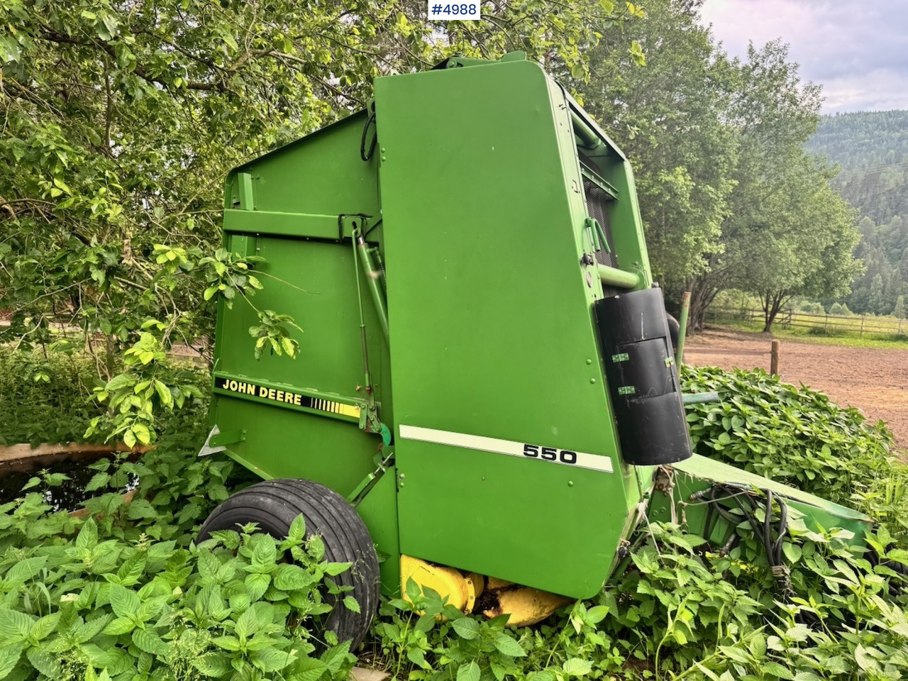 John Deere 550 Round baler with control box - Peralatan untuk pembuatan jerami: gambar 2 John Deere 550 Round baler with control box - Peralatan untuk pembuatan jerami: gambar 2