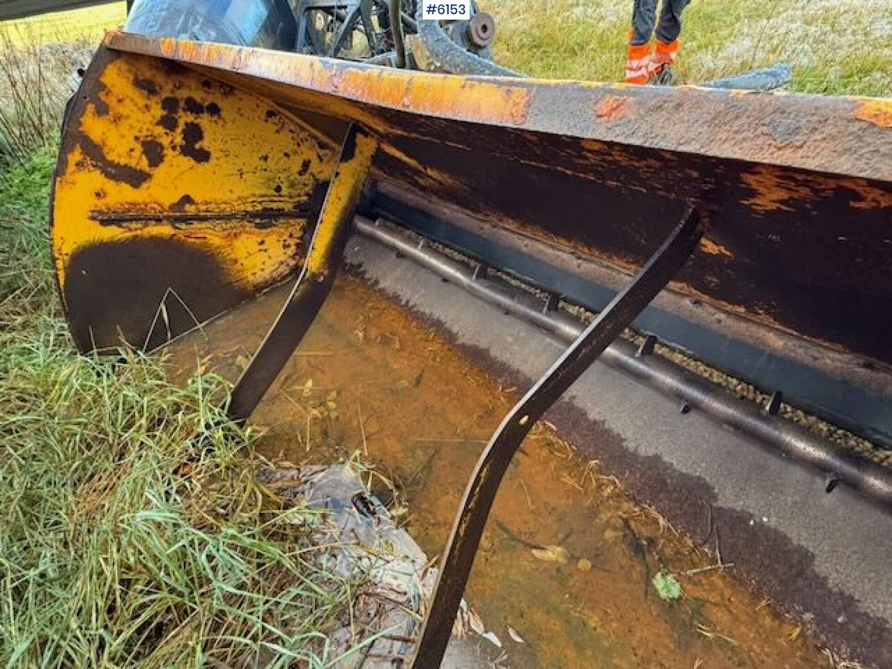 2012 Dalen 2034 sand spreader - Kendaraan Kota/ Khusus: gambar 2 2012 Dalen 2034 sand spreader - Kendaraan Kota/ Khusus: gambar 2