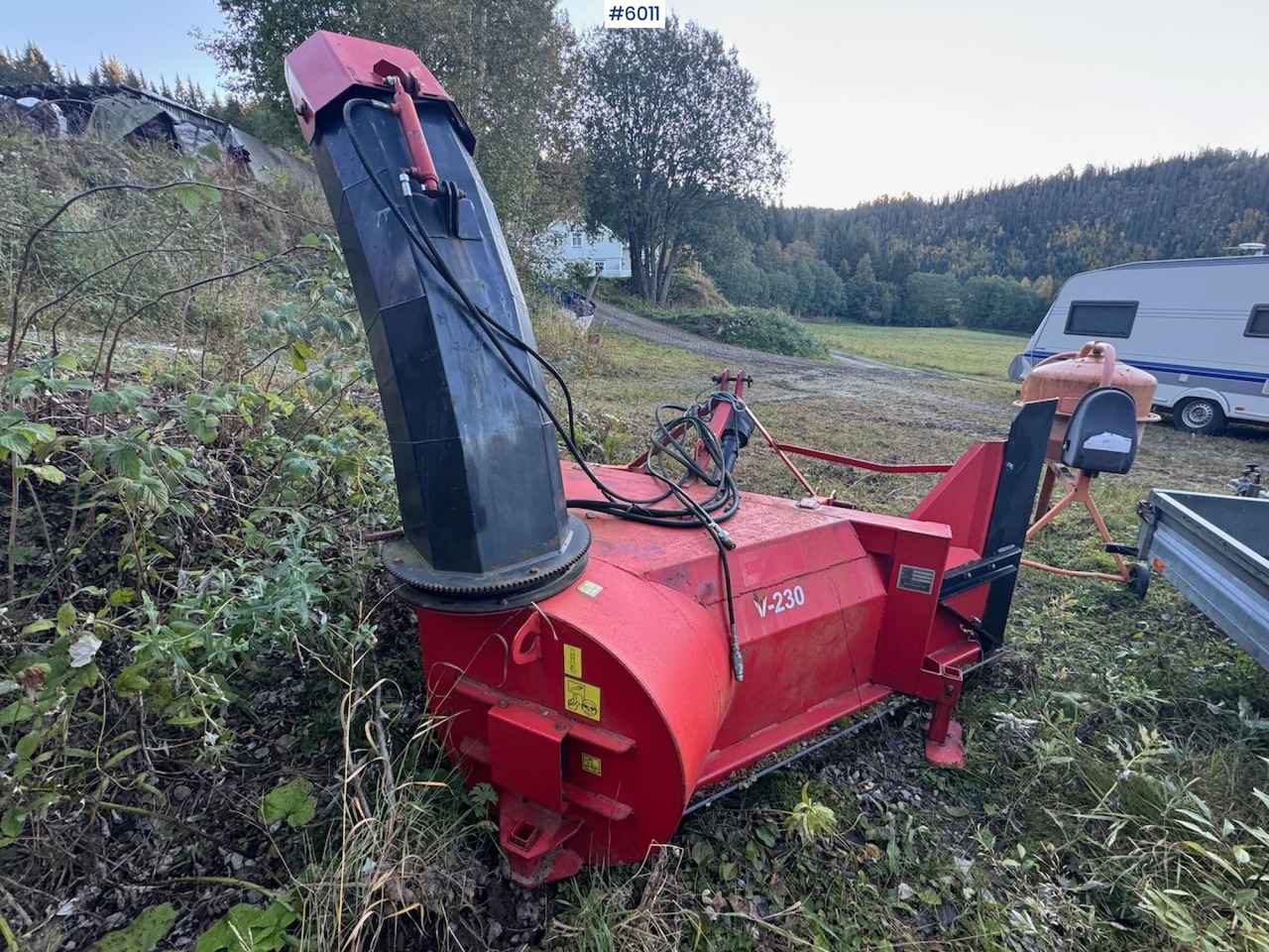 SISU Handel V-230 Snow blower - Kendaraan Kota/ Khusus: gambar 1 SISU Handel V-230 Snow blower - Kendaraan Kota/ Khusus: gambar 1