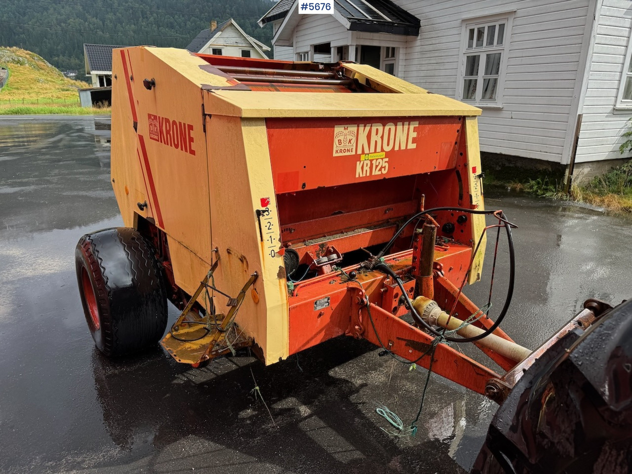 Krone KR 125 Round Baler - Peralatan untuk pembuatan jerami: gambar 1 Krone KR 125 Round Baler - Peralatan untuk pembuatan jerami: gambar 1