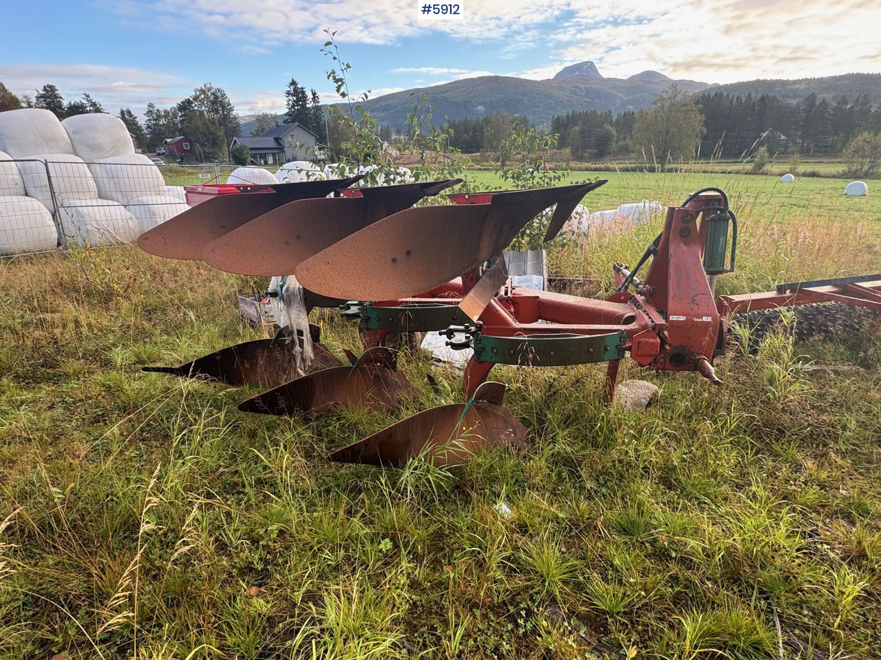 Kverneland 3-furrow reversible plough - Mesin pengolahan tanah: gambar 2 Kverneland 3-furrow reversible plough - Mesin pengolahan tanah: gambar 2