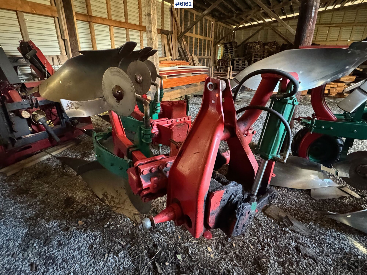 Kverneland 3-furrow reversible plough - Mesin pengolahan tanah: gambar 3 Kverneland 3-furrow reversible plough - Mesin pengolahan tanah: gambar 3