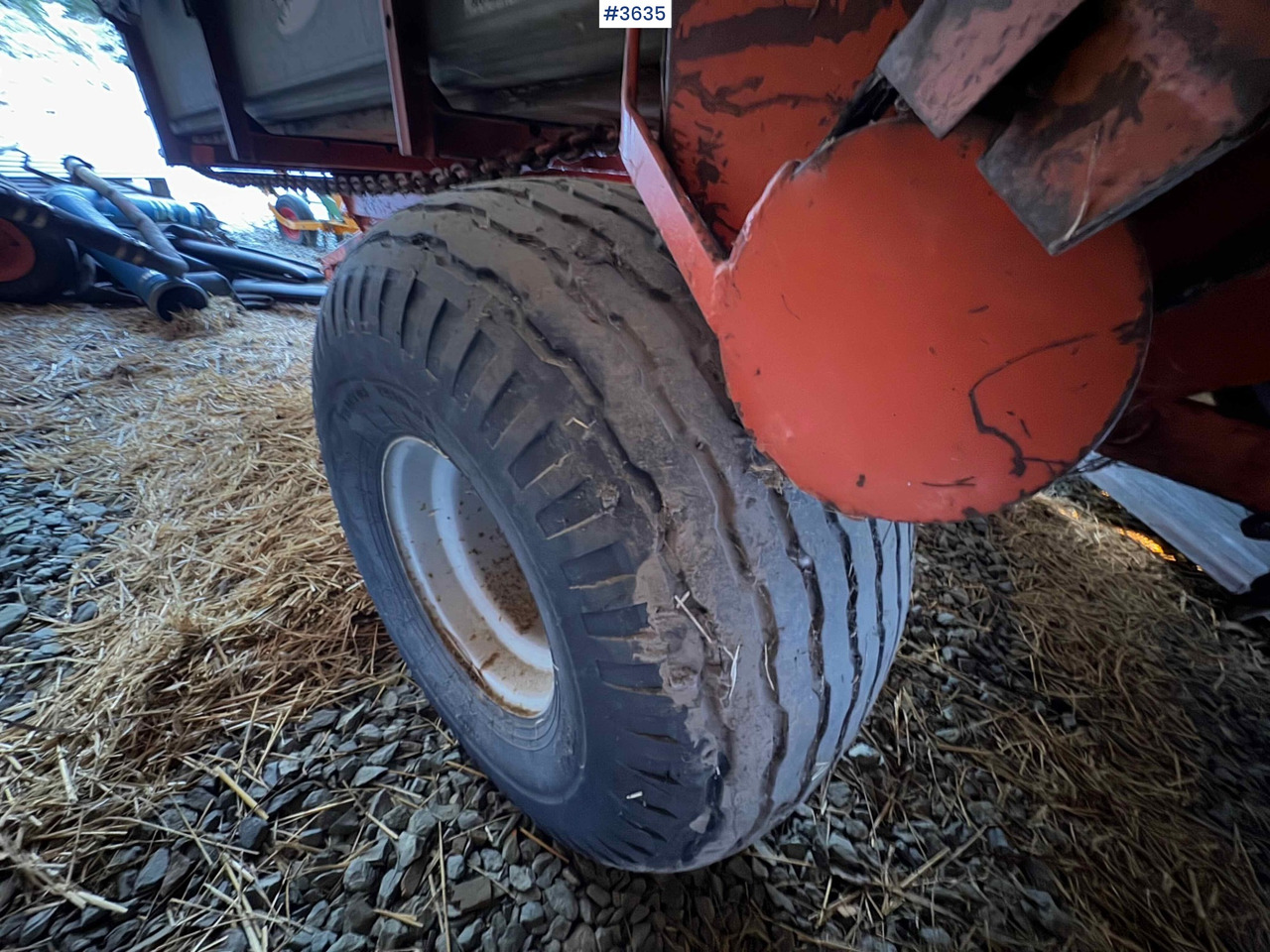 Peralatan untuk pembuatan jerami Kverneland UN7000 unloading trailer: gambar 13