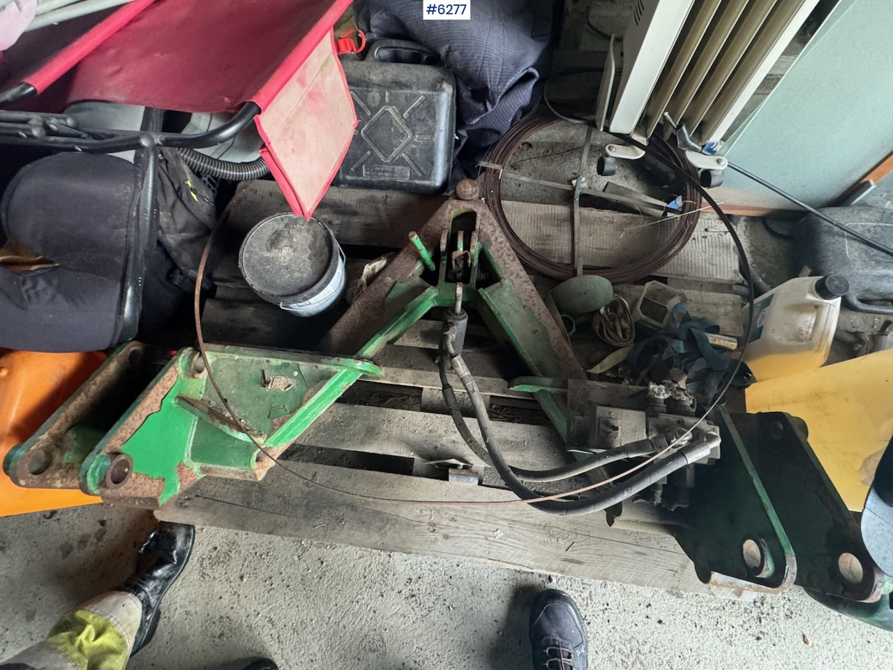 Triangle for fixed mounting - Lampiran untuk Peralatan konstruksi: gambar 4 Triangle for fixed mounting - Lampiran untuk Peralatan konstruksi: gambar 4