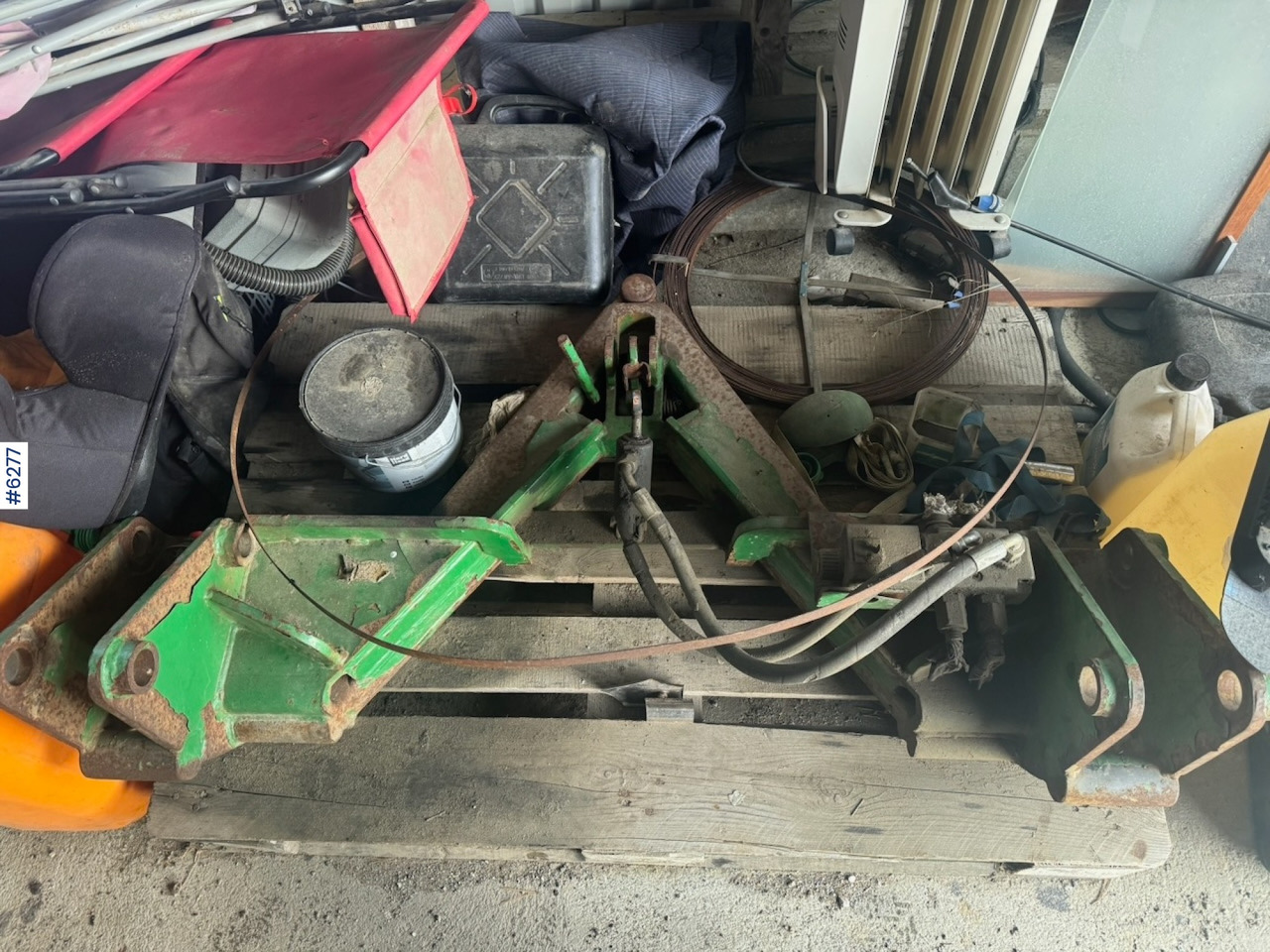 Triangle for fixed mounting - Lampiran untuk Peralatan konstruksi: gambar 1 Triangle for fixed mounting - Lampiran untuk Peralatan konstruksi: gambar 1