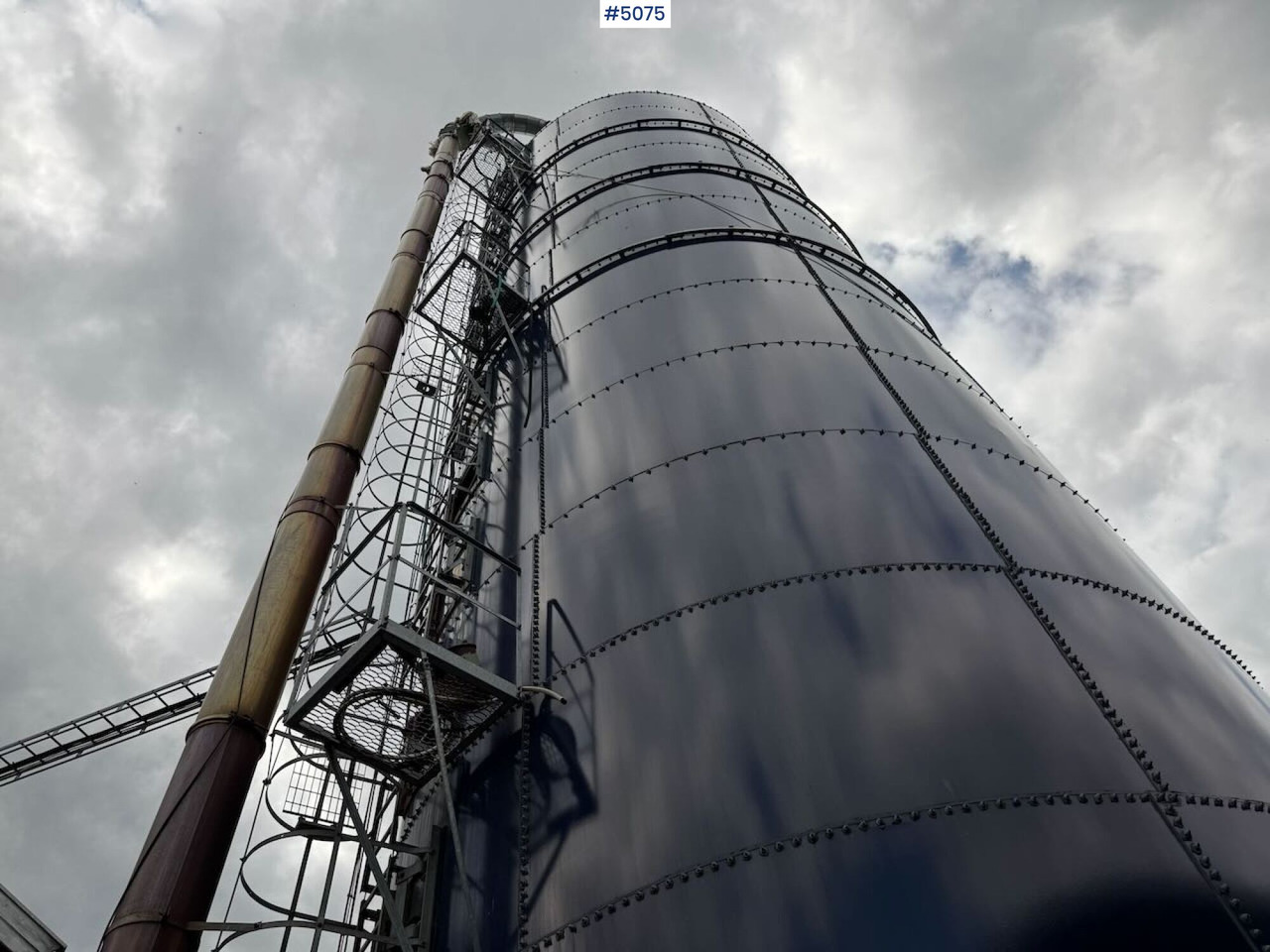 Silo with Filling Auger and Fan - Peralatan ternak: gambar 3 Silo with Filling Auger and Fan - Peralatan ternak: gambar 3