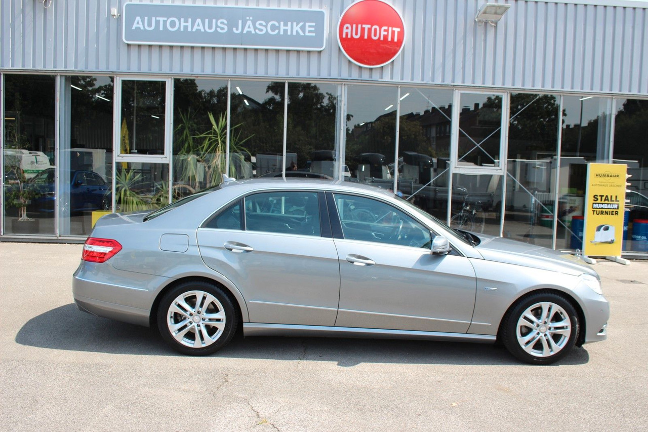 Mercedes-Benz CGI BlueEfficiency Avantgarde Automatik 59980 KM - Mobil sedan: gambar 2 Mercedes-Benz CGI BlueEfficiency Avantgarde Automatik 59980 KM - Mobil sedan: gambar 2