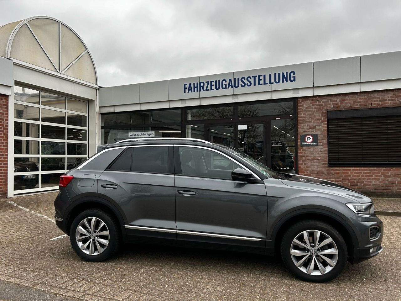 Volkswagen T-Roc Style - Mobil SUV: gambar 1 Volkswagen T-Roc Style - Mobil SUV: gambar 1