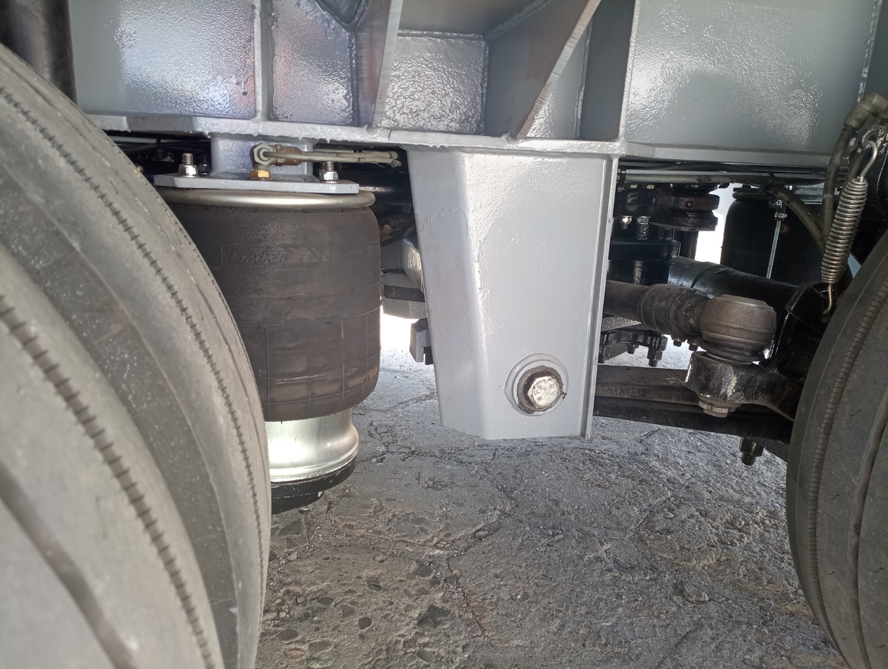 BERTOJA Tiefbett marki Bertoja 2-osie skrętne po kapitalnym remoncie - Semi-trailer low bed: gambar 5 BERTOJA Tiefbett marki Bertoja 2-osie skrętne po kapitalnym remoncie - Semi-trailer low bed: gambar 5