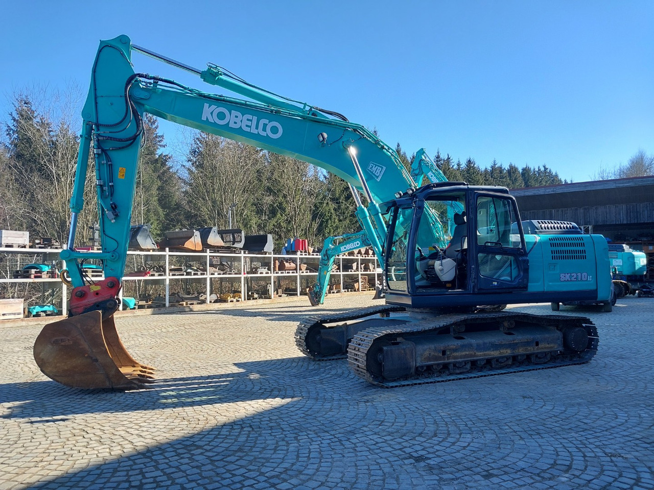 Kobelco SK210LC-10 - Ekskavator perayap: gambar 1 Kobelco SK210LC-10 - Ekskavator perayap: gambar 1