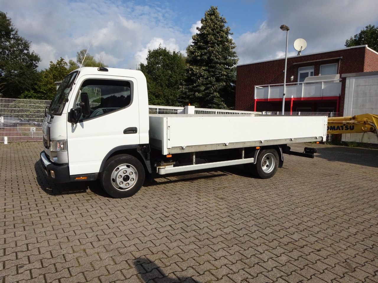 FUSO CANTER 7C15 Pritsche 4x2 - Van flatbed: gambar 4 FUSO CANTER 7C15 Pritsche 4x2 - Van flatbed: gambar 4