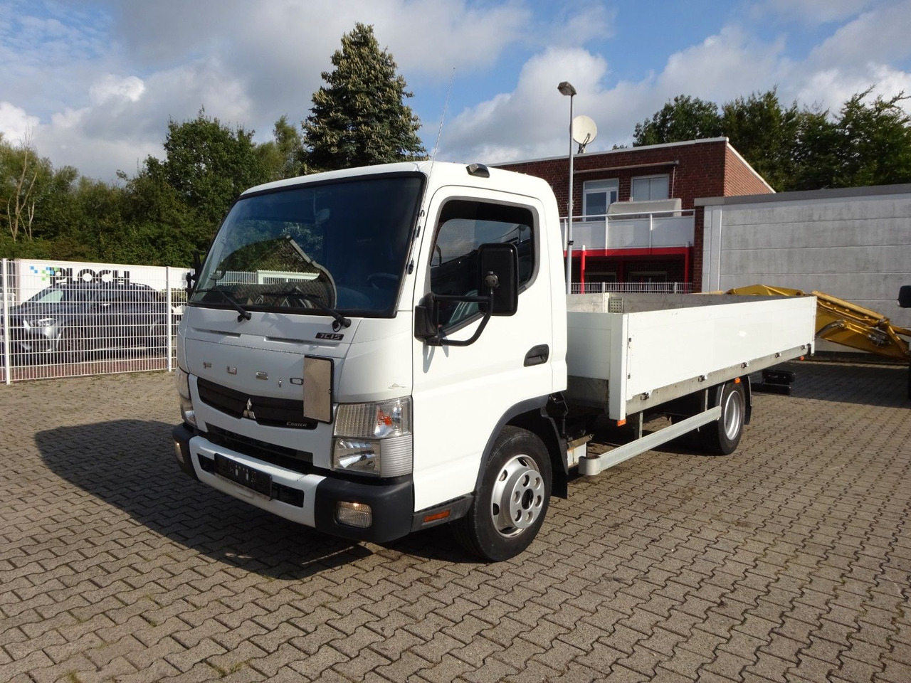 FUSO CANTER 7C15 Pritsche 4x2 - Van flatbed: gambar 1 FUSO CANTER 7C15 Pritsche 4x2 - Van flatbed: gambar 1