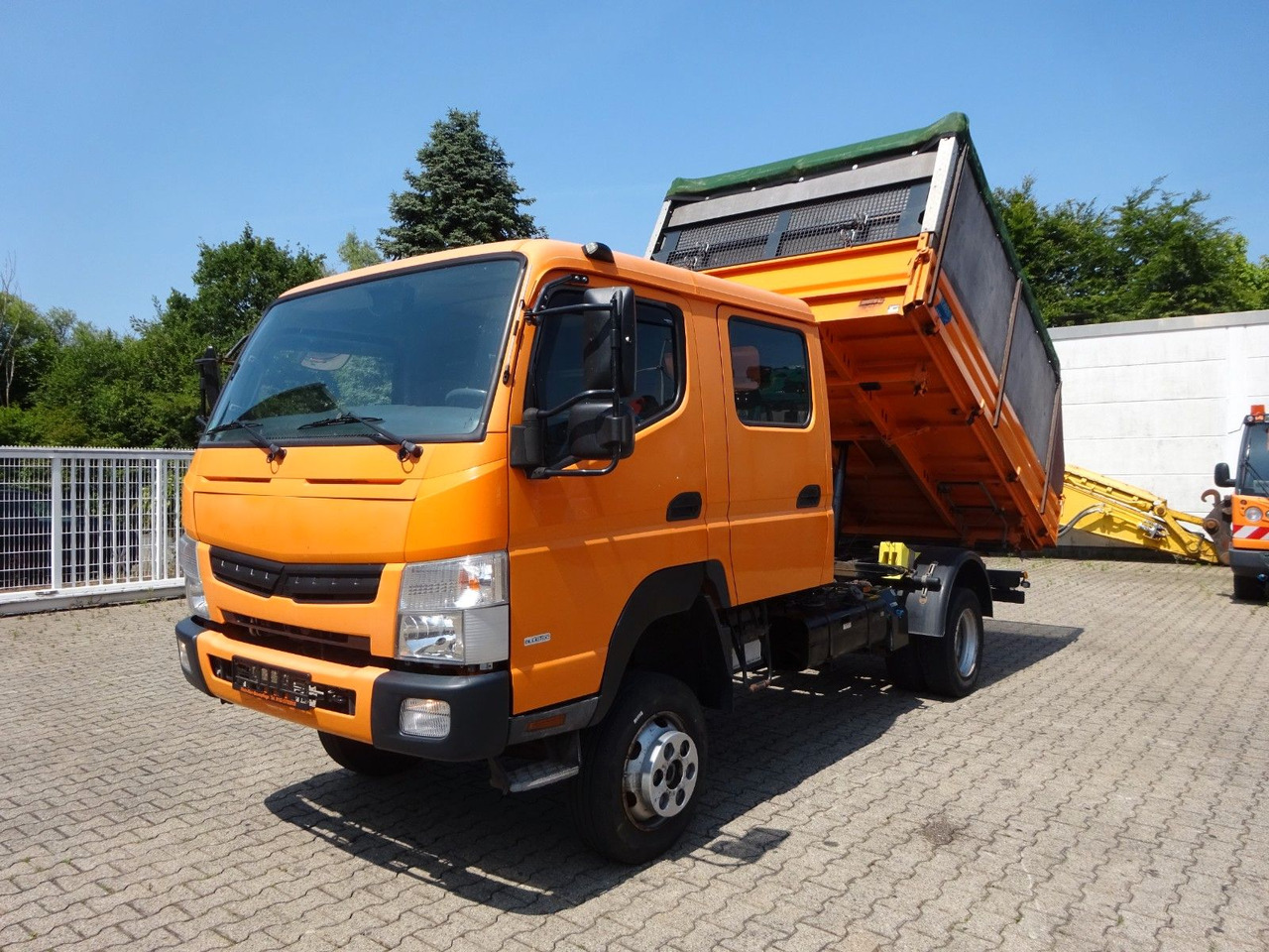 FUSO Canter Doppelkabine MEILLER 3Skipper 4x4 - Van jungkit: gambar 1 FUSO Canter Doppelkabine MEILLER 3Skipper 4x4 - Van jungkit: gambar 1