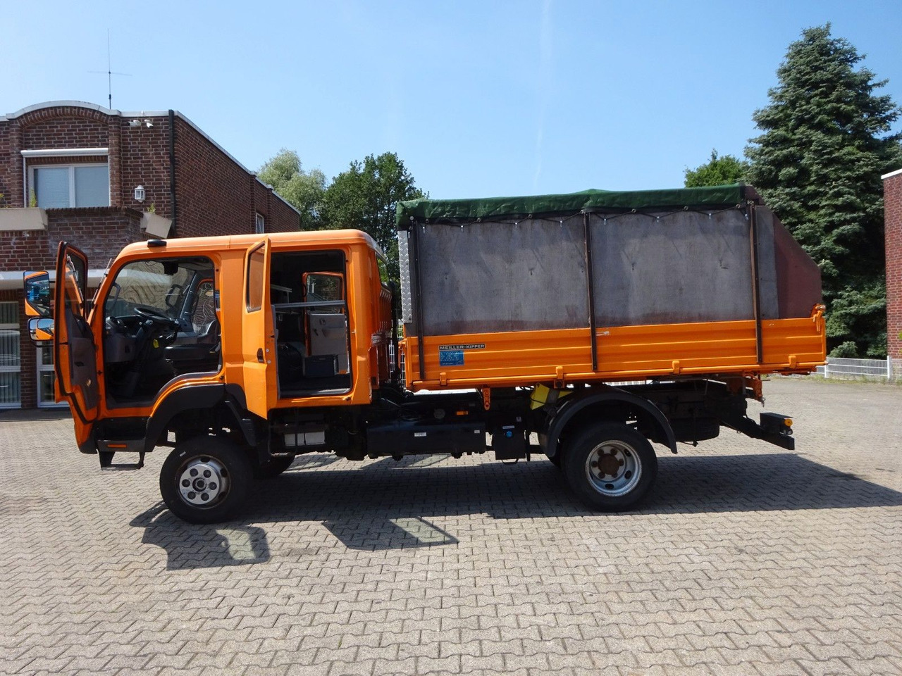FUSO Canter Doppelkabine MEILLER 3Skipper 4x4 - Van jungkit: gambar 5 FUSO Canter Doppelkabine MEILLER 3Skipper 4x4 - Van jungkit: gambar 5