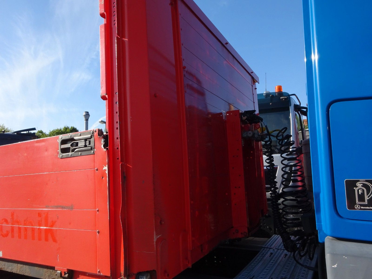 Fliegl Sattelpritsche mit Bordwänden und 3 Achsen - Semi-trailer flatbed: gambar 4 Fliegl Sattelpritsche mit Bordwänden und 3 Achsen - Semi-trailer flatbed: gambar 4