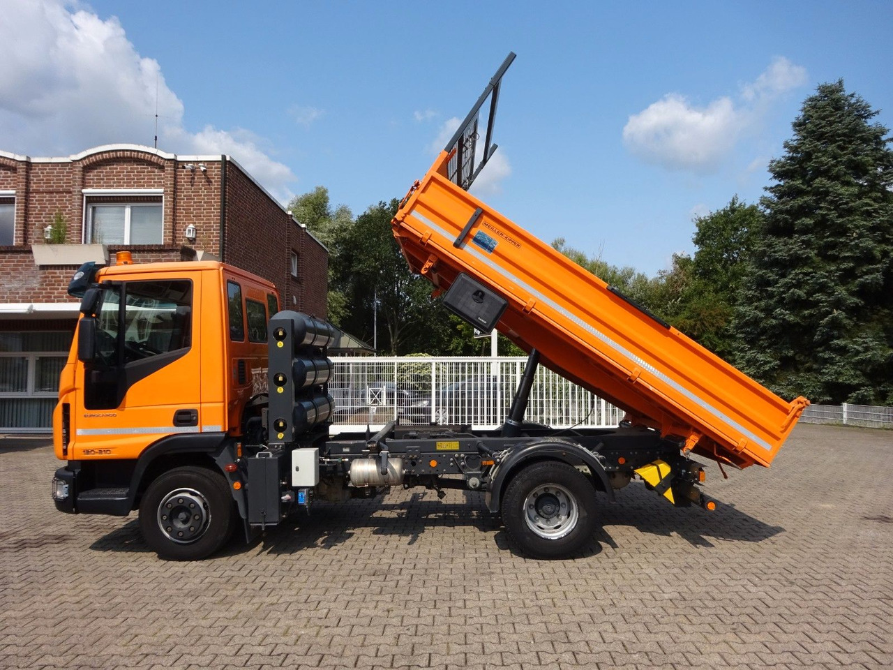 Iveco 120-210 MEILLER 3Skipper CNG GAS 4x2 - Truk jungkit: gambar 3 Iveco 120-210 MEILLER 3Skipper CNG GAS 4x2 - Truk jungkit: gambar 3