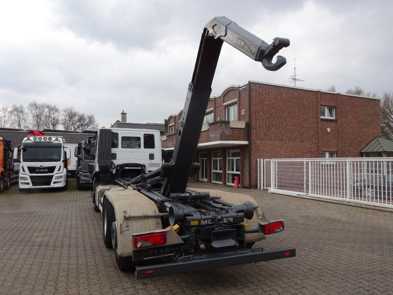 Iveco STRALIS 400 MEILLER Abroller Lift-Lenkachse 6x2 Iveco STRALIS 400 MEILLER Abroller Lift-Lenkachse 6x2 - Hook lift: gambar 5 Iveco STRALIS 400 MEILLER Abroller Lift-Lenkachse 6x2 Iveco STRALIS 400 MEILLER Abroller Lift-Lenkachse 6x2 - Hook lift: gambar 5