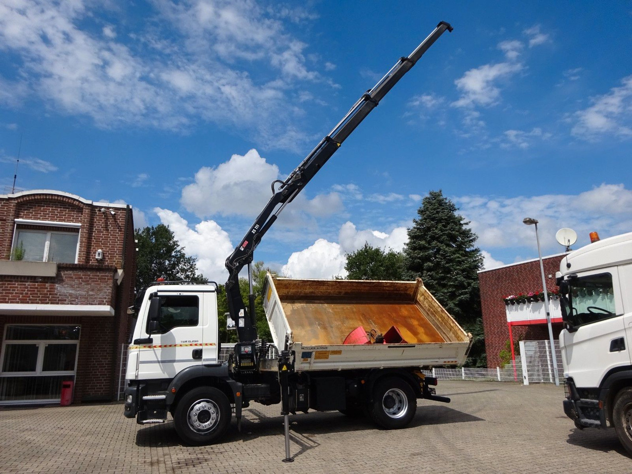 MAN 15.290 TGM 3Skipper + HIAB 111-B3 HIDUO Kran 4x2 - Truk jungkit, Truk derek: gambar 3 MAN 15.290 TGM 3Skipper + HIAB 111-B3 HIDUO Kran 4x2 - Truk jungkit, Truk derek: gambar 3