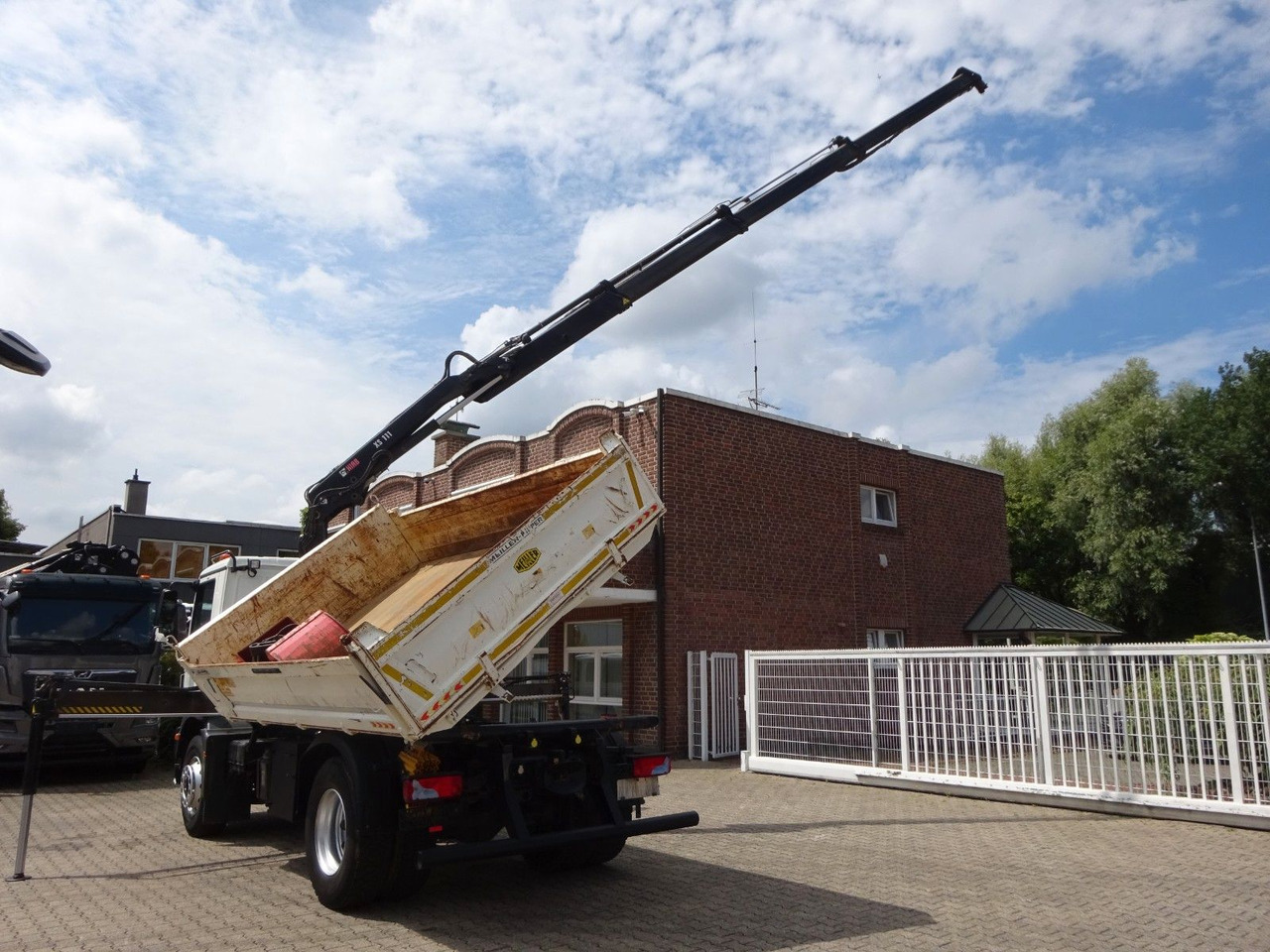 MAN 15.290 TGM 3Skipper + HIAB 111-B3 HIDUO Kran 4x2 - Truk jungkit, Truk derek: gambar 5 MAN 15.290 TGM 3Skipper + HIAB 111-B3 HIDUO Kran 4x2 - Truk jungkit, Truk derek: gambar 5