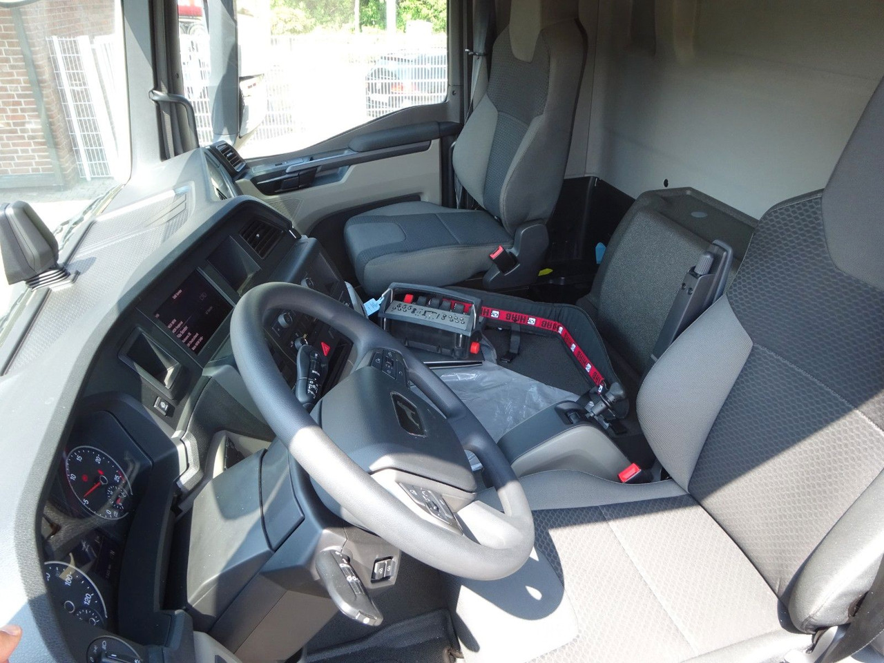 Truk jungkit, Truk derek MAN 22.400 TGS + HIAB X-HIDUO 138 Kran: gambar 18 Truk jungkit, Truk derek MAN 22.400 TGS + HIAB X-HIDUO 138 Kran: gambar 18