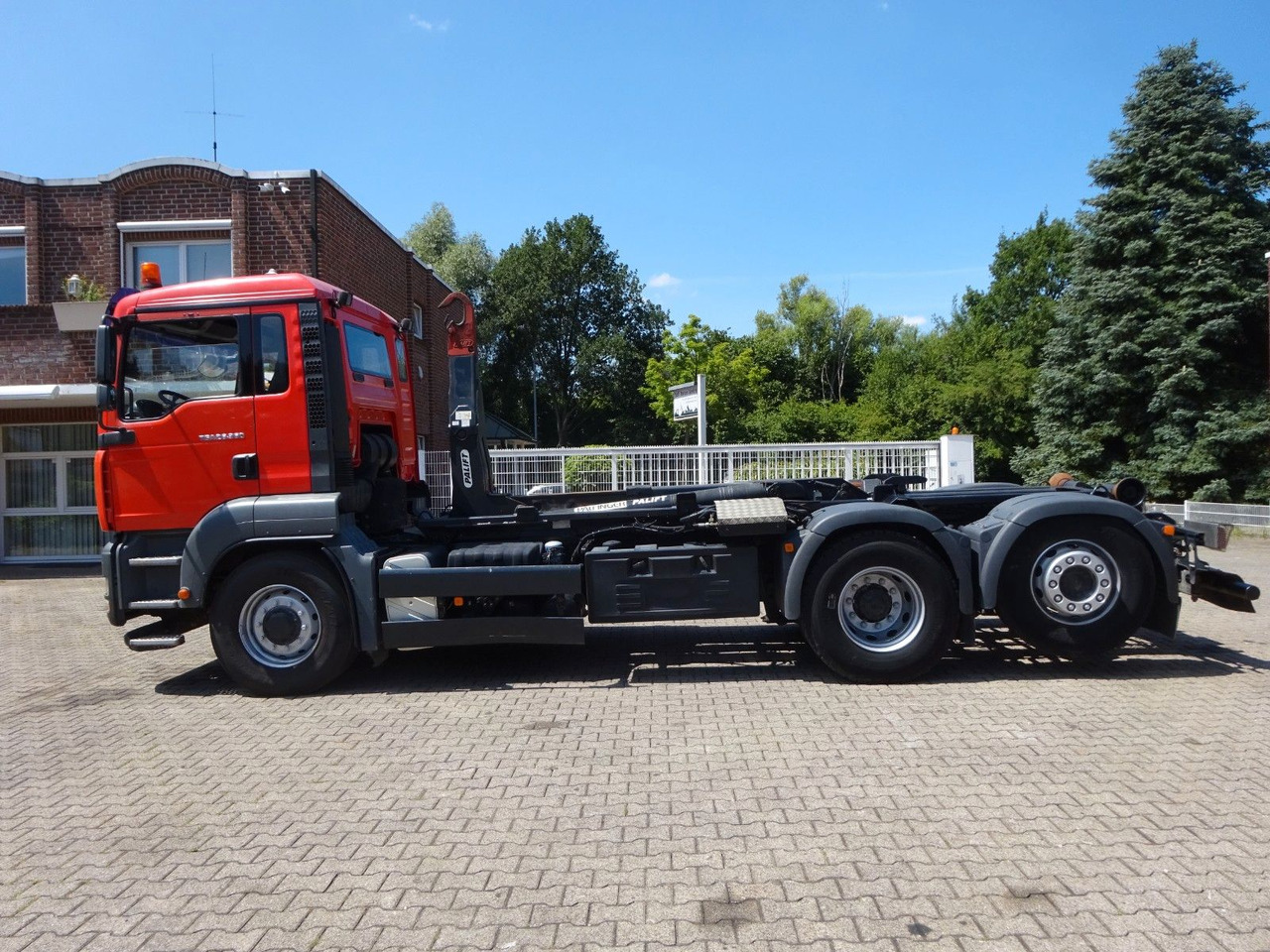 MAN 26.360 TGA PALFINGER Abroller 6x2-4 Hydrodrive - Hook lift: gambar 1 MAN 26.360 TGA PALFINGER Abroller 6x2-4 Hydrodrive - Hook lift: gambar 1