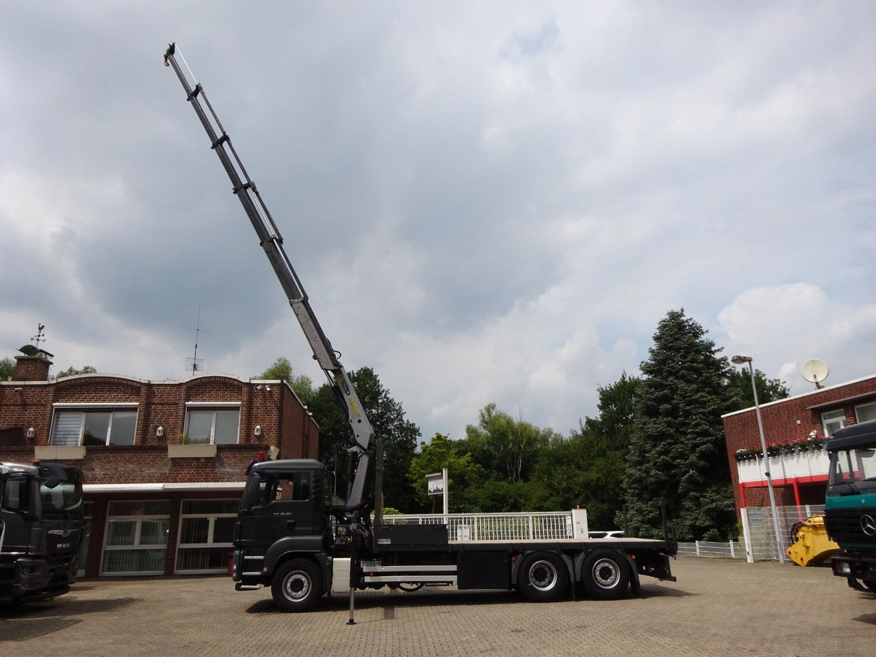 MAN 26.360 TGS Pritsche + PK 16502 Kran 6x2 - Truk derek: gambar 2 MAN 26.360 TGS Pritsche + PK 16502 Kran 6x2 - Truk derek: gambar 2