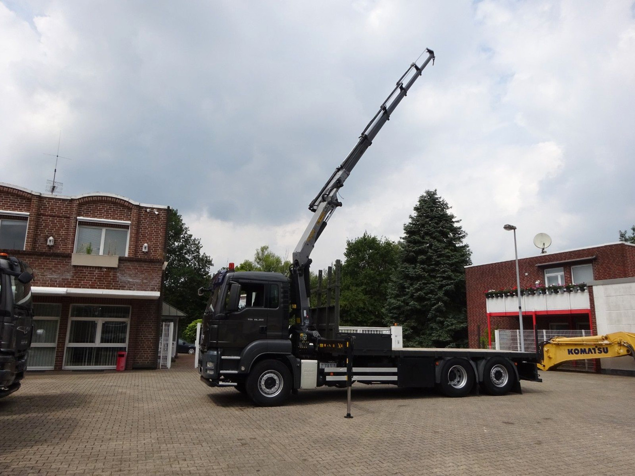 MAN 26.360 TGS Pritsche + PK 16502 Kran 6x2 - Truk derek: gambar 3 MAN 26.360 TGS Pritsche + PK 16502 Kran 6x2 - Truk derek: gambar 3